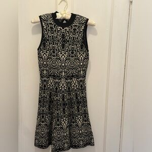 🏷️3/$20- Xhiliration Black & White Damask Sleeveless Sweater Dress